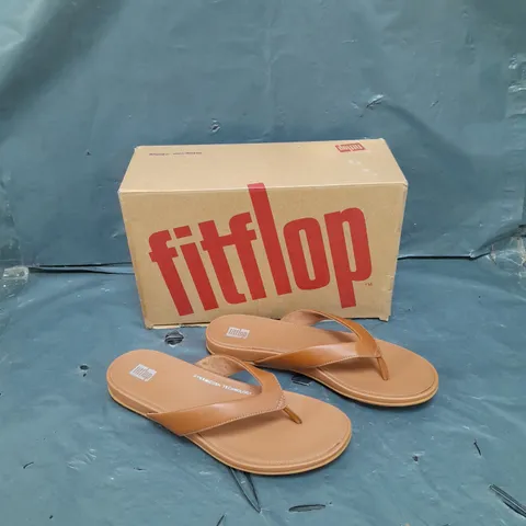 BOXED PAIR OF FITFLOP GRACIE LEATHER FLIP FLOPS LIGHT TAN - UK 5