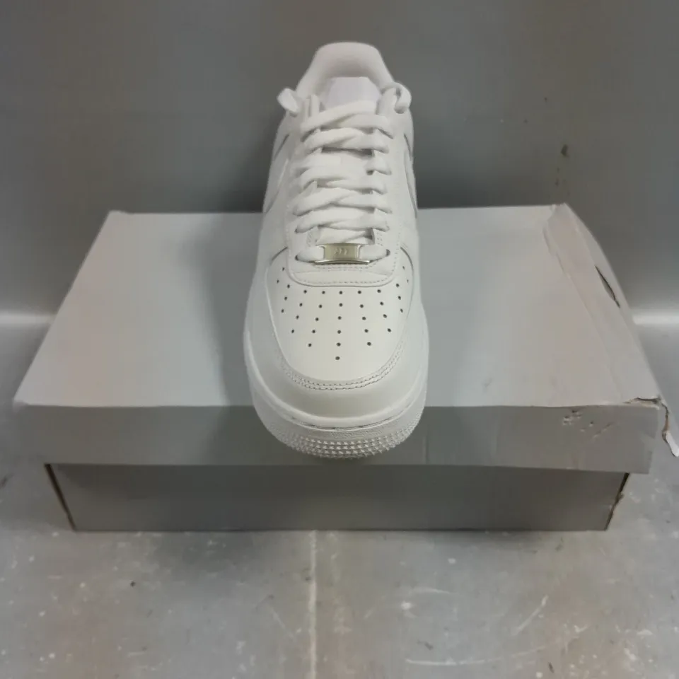 BOXED PAIR OF NIKE AIR FORCE 1 '07 TRAINERS IN WHITE - 7