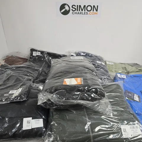 APPROXIMATELY 22 ASSORTED BRAND NEW REGATTA CLOTHING ITEMS IN VARIOUS SIZES, STYLES & COLOURS