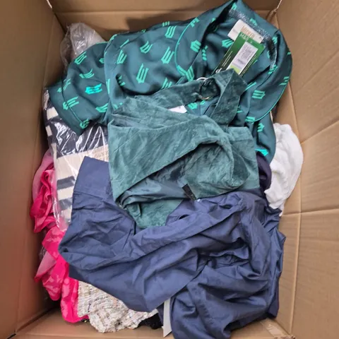 LARGE BOX OF ASSORTED CLOTHING ITEMS IN VARIOUS SIZES, STYLES AND COLOUR 