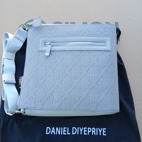 APPROXIMATELY FOUR DANIEL DIYEPRIYE CROSSBODY BAG – LIGHT BLUE/GRAY (VERIFY BRAND)