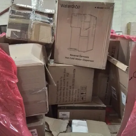 PALLET CONTAINING VARIOUS ASSORTED BOXED HOUSEHOLD ITEMS TO INCLUDE: MACERATOR PUMP, REVERSE OSMOSIS HOT/COLD WATER DISPENSER,  BOOKSHELF, EXERCISE MACHINE AND LOTS MORE UNMARKED BOXED ITEMS