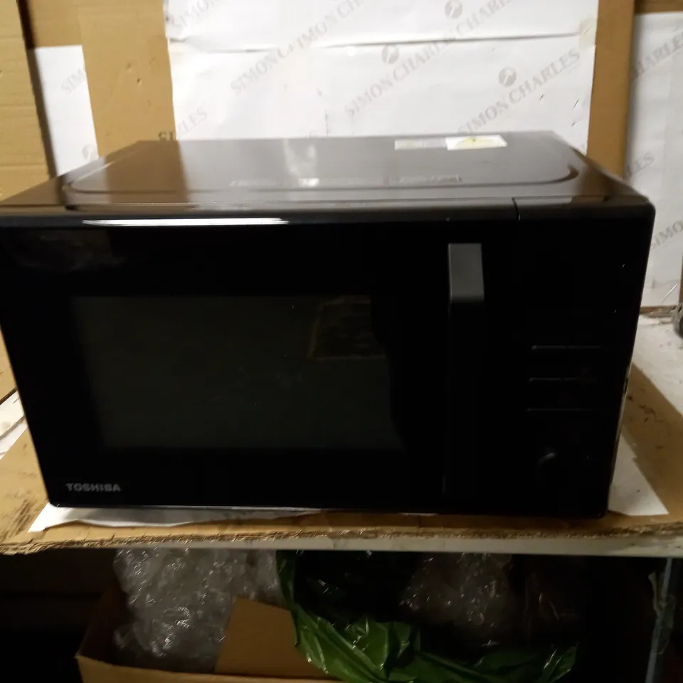 TOSHIBA 950W MICROWAVE OVEN