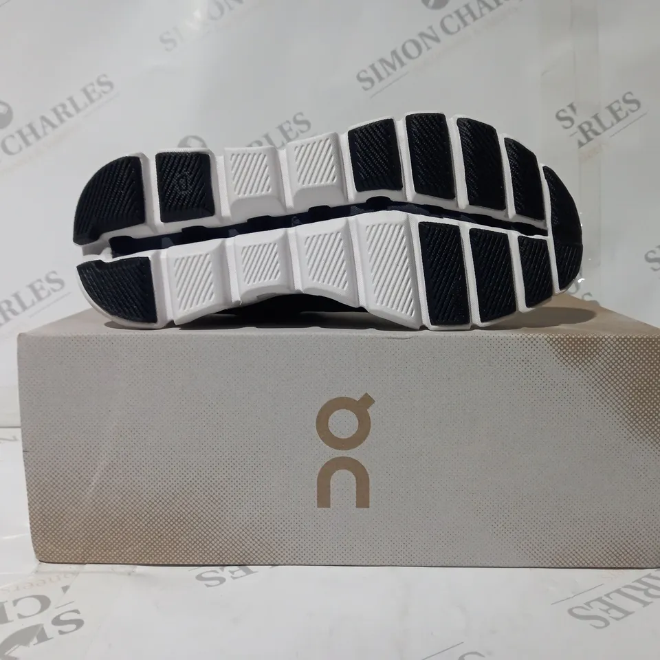 BOXED PAIR OF ON CLOUD X 3 AD SHOES IN BLACK/WHITE UK SIZE 4