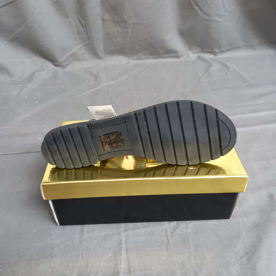 BOX OF 15 PAIRS OF ASPIRER SANDALS IN BLACK - VARIOUS SIZES