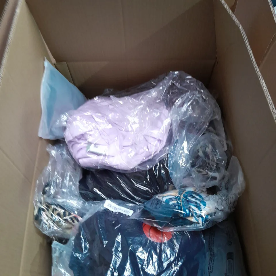LARGE QUANTITY OF ASSORTED BAGGED CLOTHING ITEMS TO INCLUDE BODEN, ROMAN AND MANFINITY