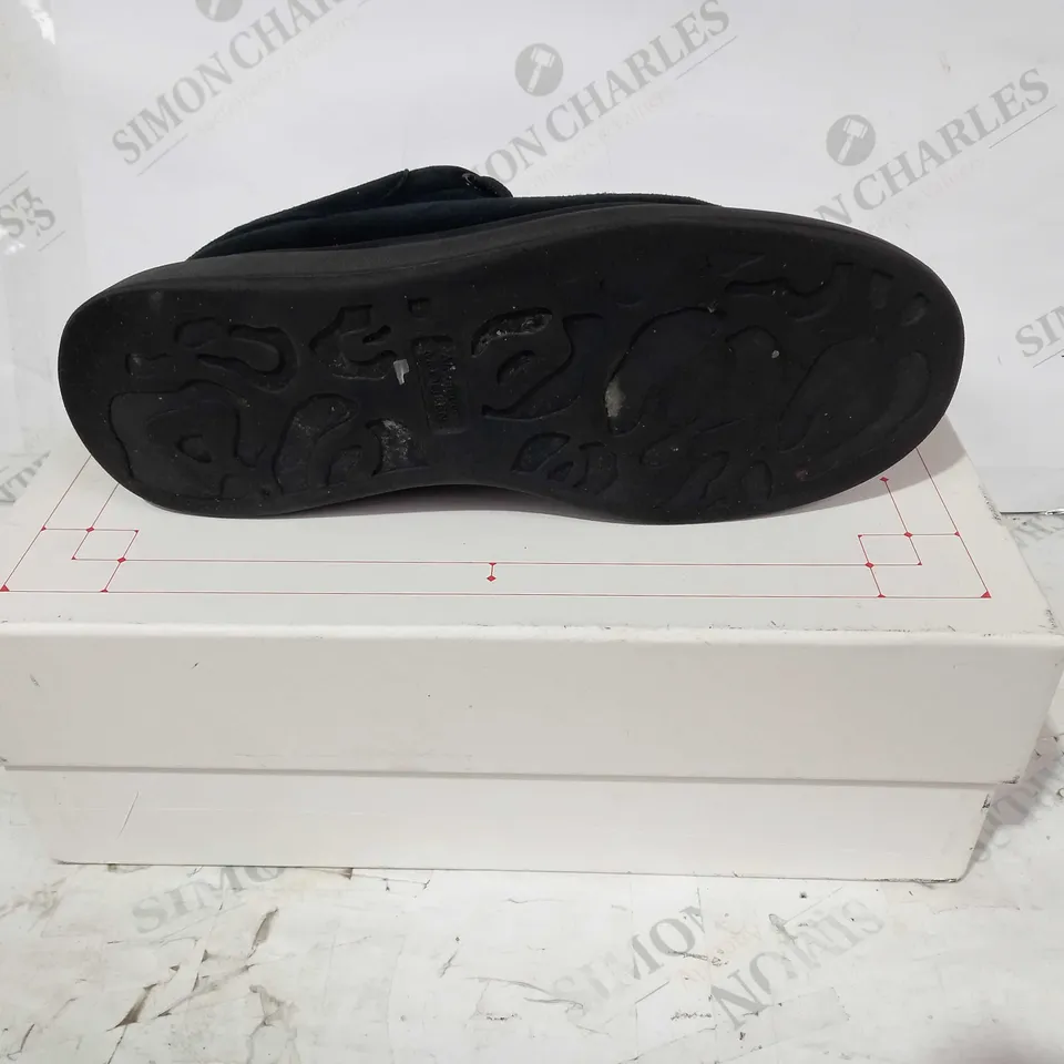 BOXED PAIR OF ALEXANDER MCQUEEN OVERSIZED SUEDE SNEAKERS IN BLACK UK SIZE 9.5