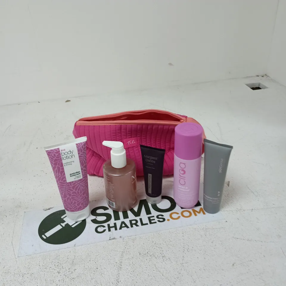 BOX OF APPROXIMATELY 12 ASSORTED ITEMS TO INCLUDE: ASSORTED COSMETICS