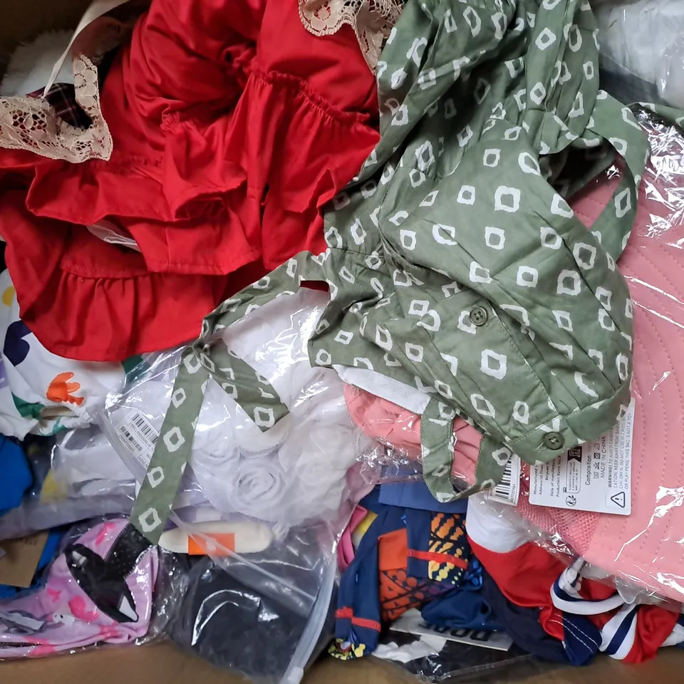 BOX OF APPROX 30 ASSORTED KIDS CLOTHING ITEMS TO INCLUDE - SKIRT, HAT , T-SHIRT ETC