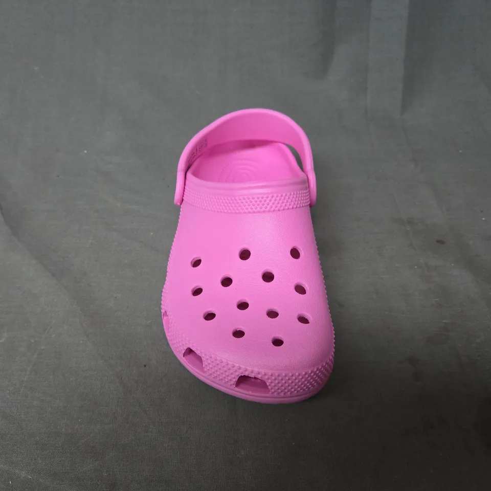 CROCS CLASSIC CLOG K IN PINK - UK J1