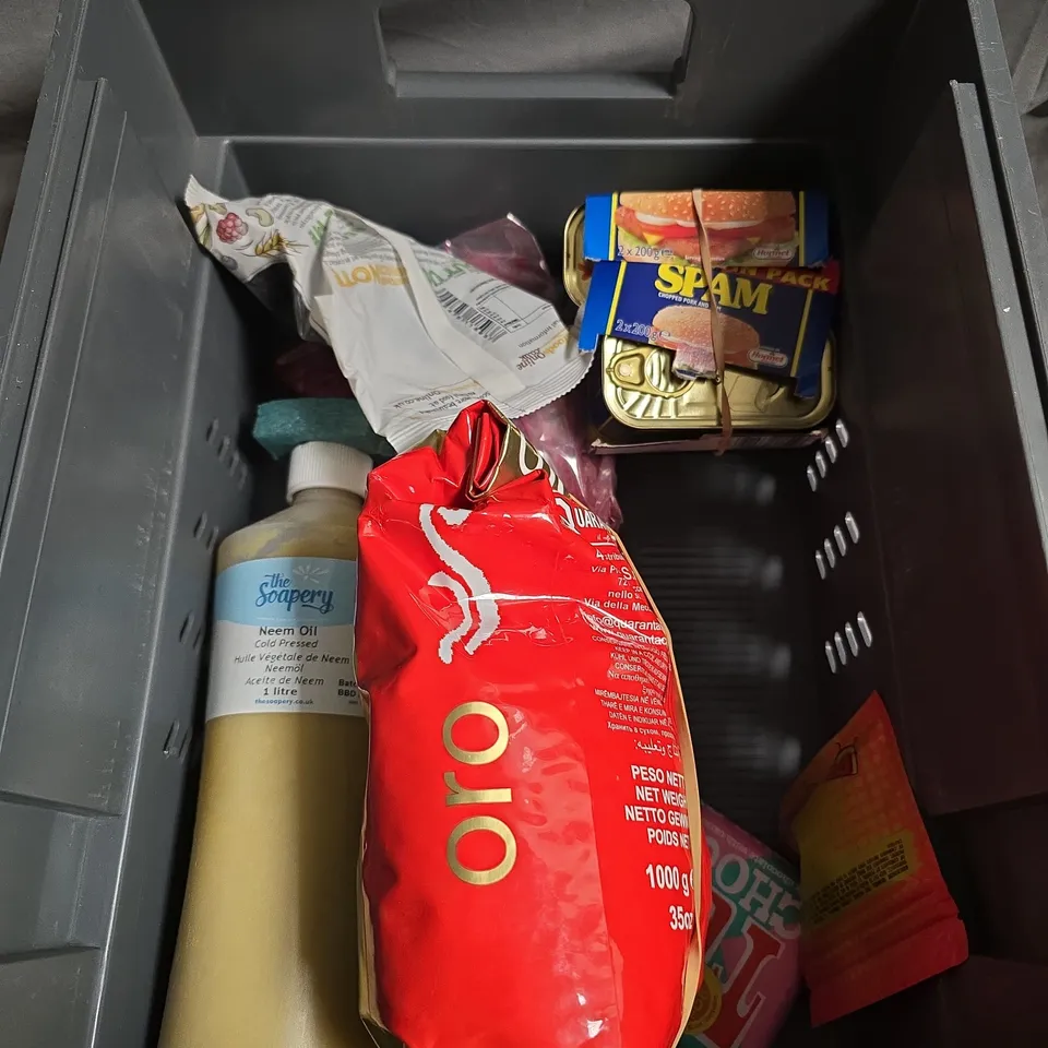 APPROXIMATELY 10 ASSORTED FOOD/DRINK PRODUCTS TO INCLUDE COUPLES CHOCOLATE, SPAM, FOX'S COOKIES ETC 