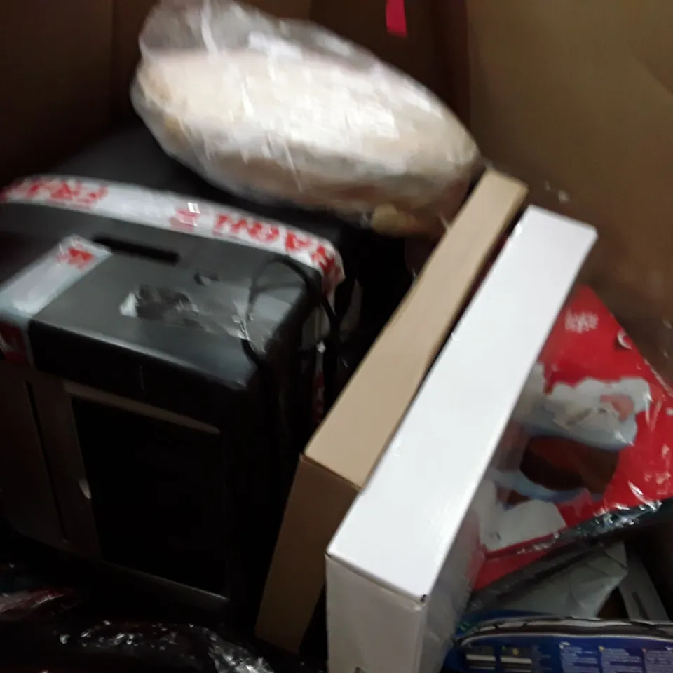 PALLET TO CONTAIN AN ASSORTMENT OF HOUSEHOLD ITEMS TO INCLUDE PET WATER DISPENSER , FOOTREST, KITCHEN TAPS AND BAGS ECT