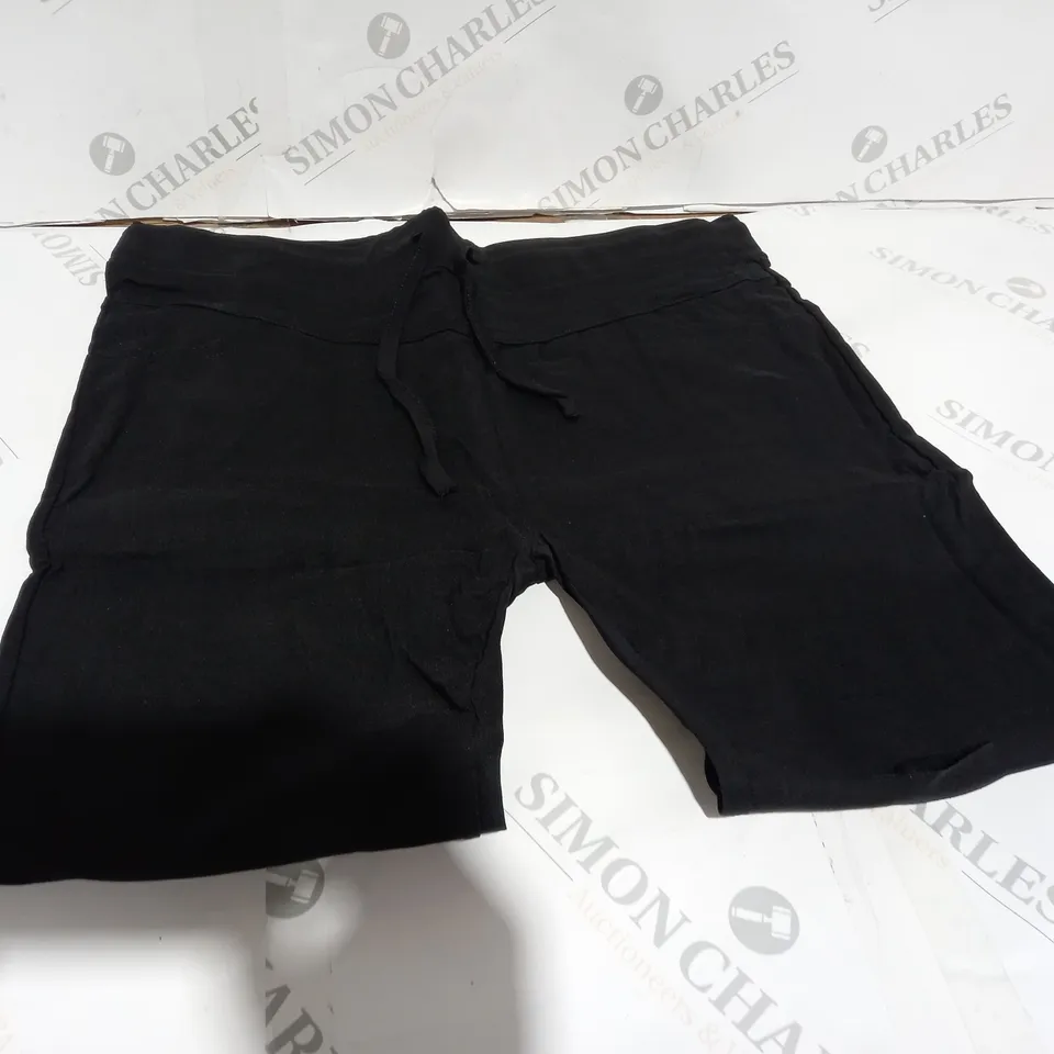 BOX OF 10 CLOTHING ITEMS INCLUDING PANTS, JOGGING BOTTOMS, JACKET ETC