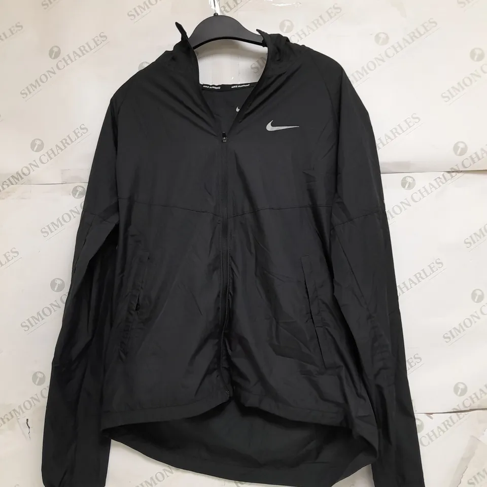 NIKE RUNNING MEDIUM LIGHTWEIGHT ZIP UP IN BLACK 