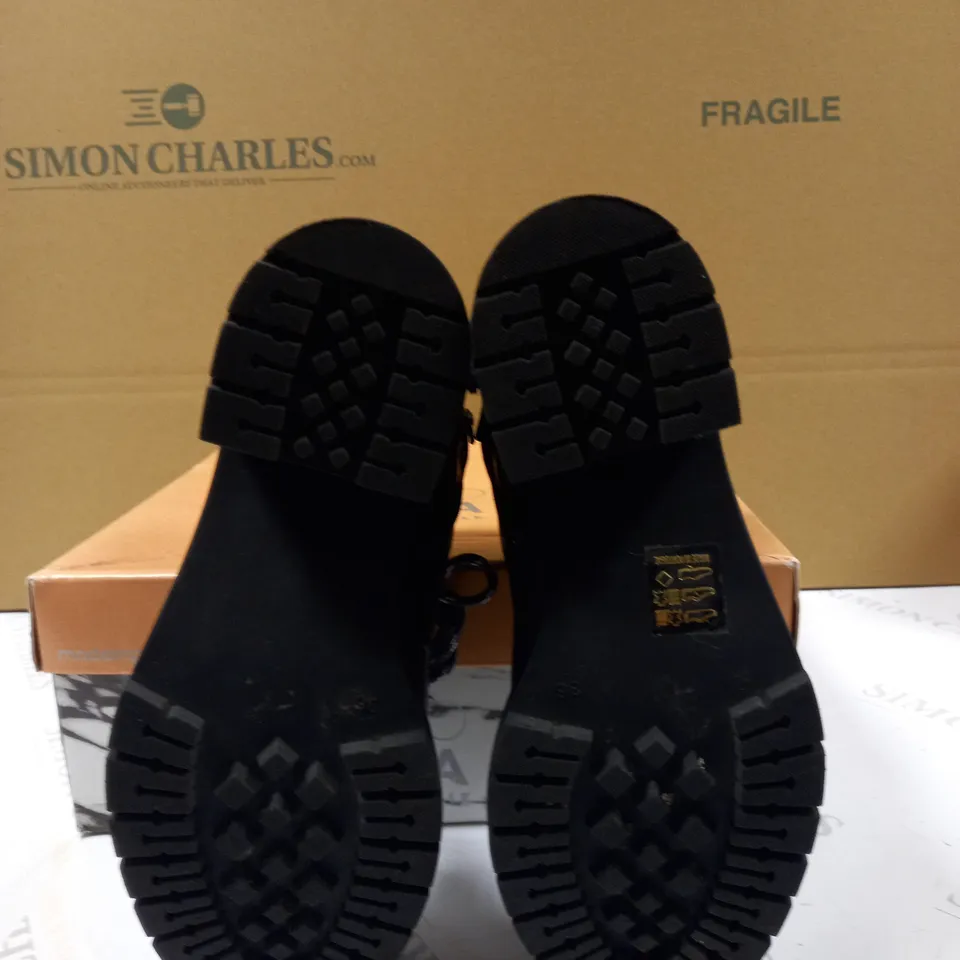MODA HIKING BOOT SIZE 3