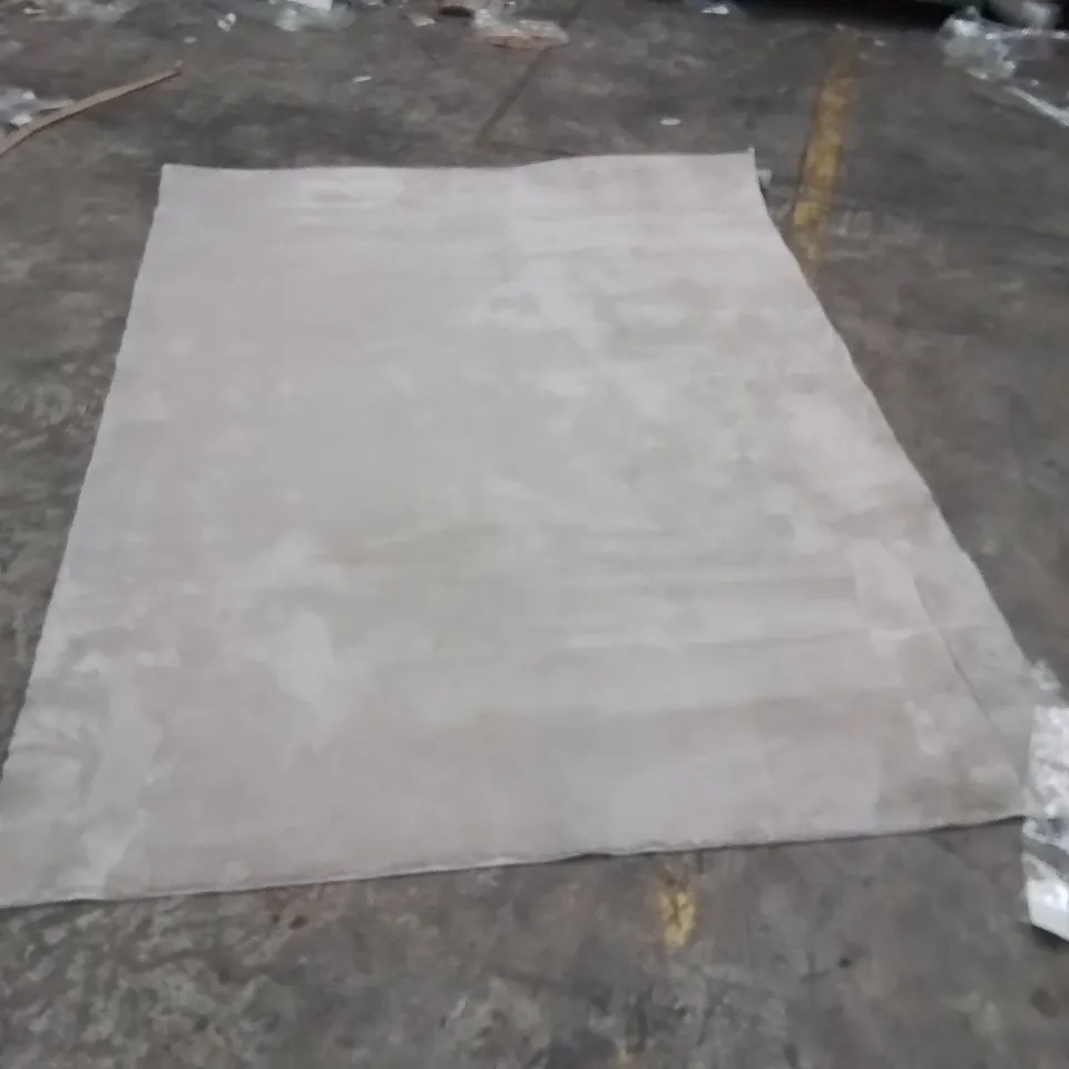 QUALITY DESIGNER AREA RUG - APPROXIMATELY 225X160