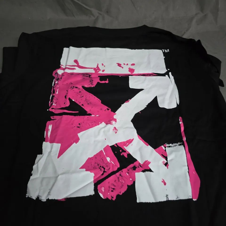OFF-WHITE BLACK GRAPHIC T-SHIRT WITH PINK/WHITE BACK PRINT SIZE L