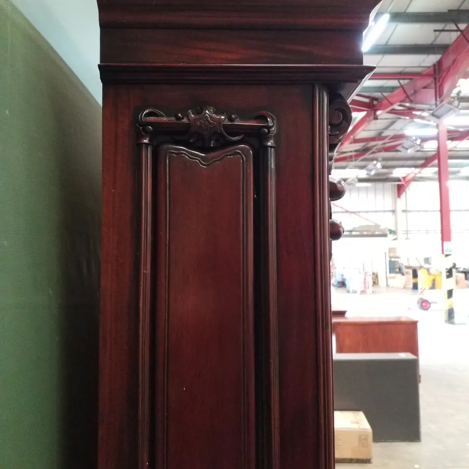 VICTORIAN MAHOGANY VENEER PART GLAZED LOCKABLE BOOKCASE WITH CUPBOARD