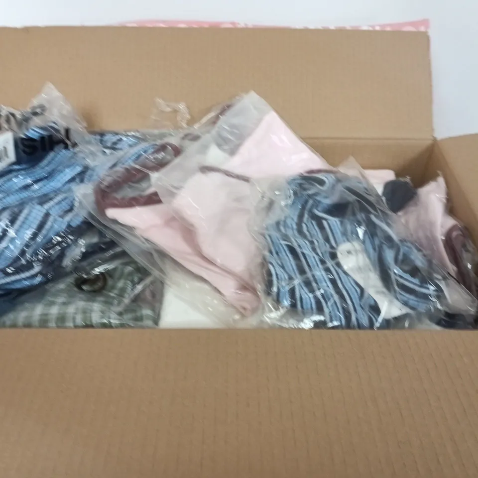 BOX OF APPROXIMATELY 20 ASSORTED CLOTHING ITEMS TO INCLUDE: LONGLINE CAMI 
