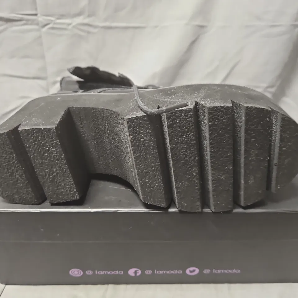 BOXED LAMODA LMF322 BLACK PU PLATFORM BOOTS, UK 4 (EU 37 / US 6)