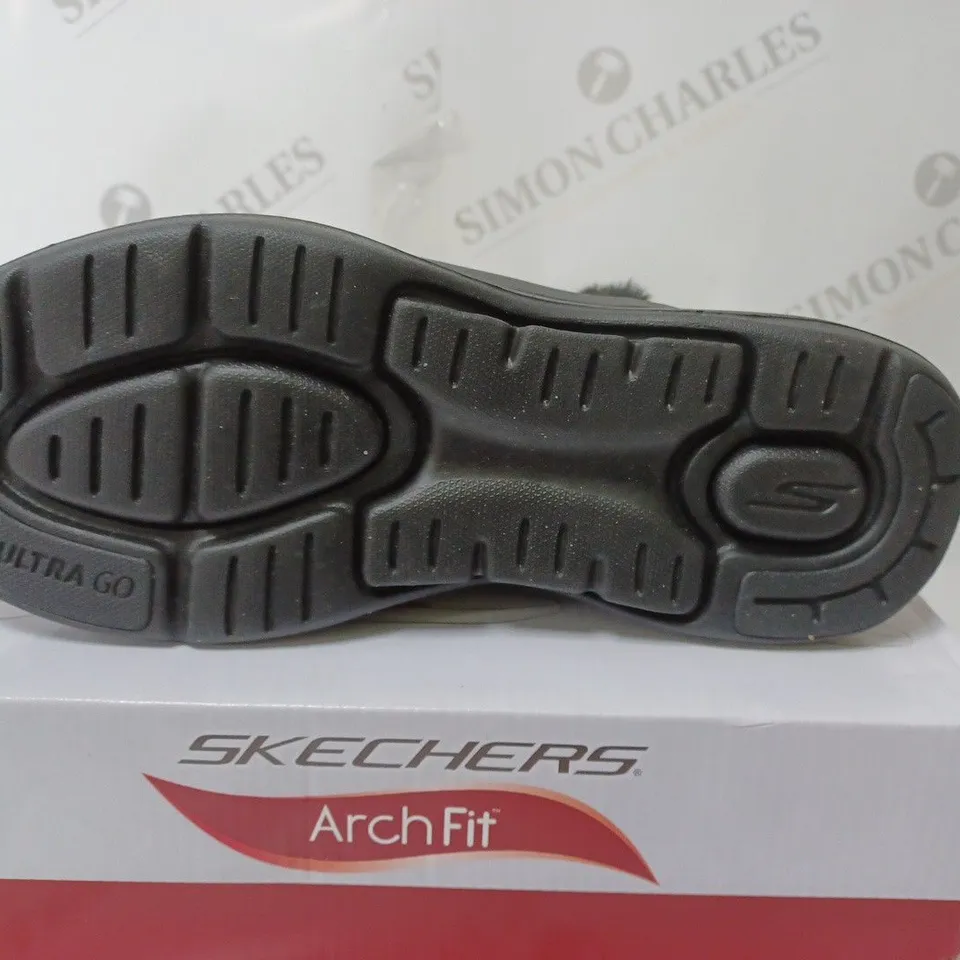 SKECHERS GO WALK ARCH FIT SUEDE CHUGGA BOOT BLACK - UK SIZE 5