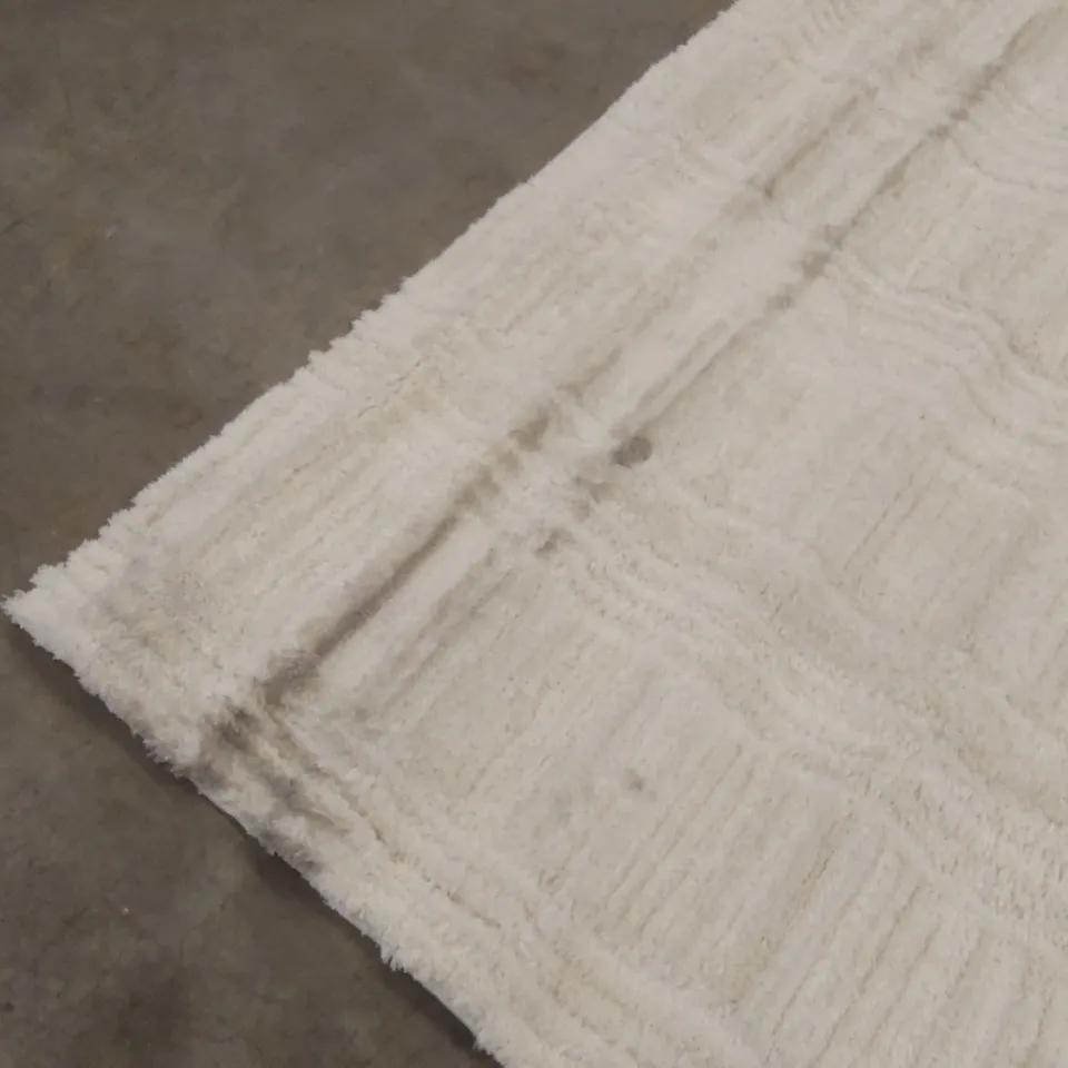 QUALITY DESIGNER AREA RUG - APPROXIMATELY 280 x 198cm