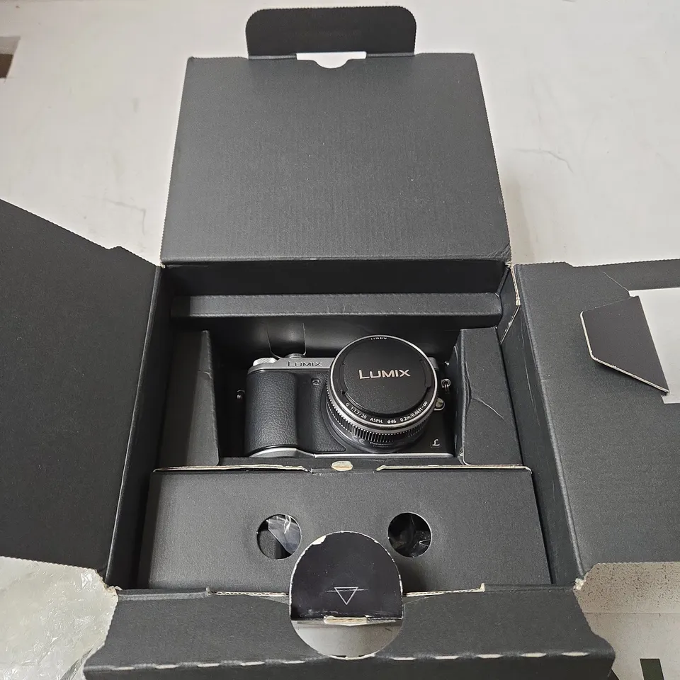 PANASONIC LUMIX DMC-GX7C MIRRORLESS CAMERA WITH KIT LENS – BOXED