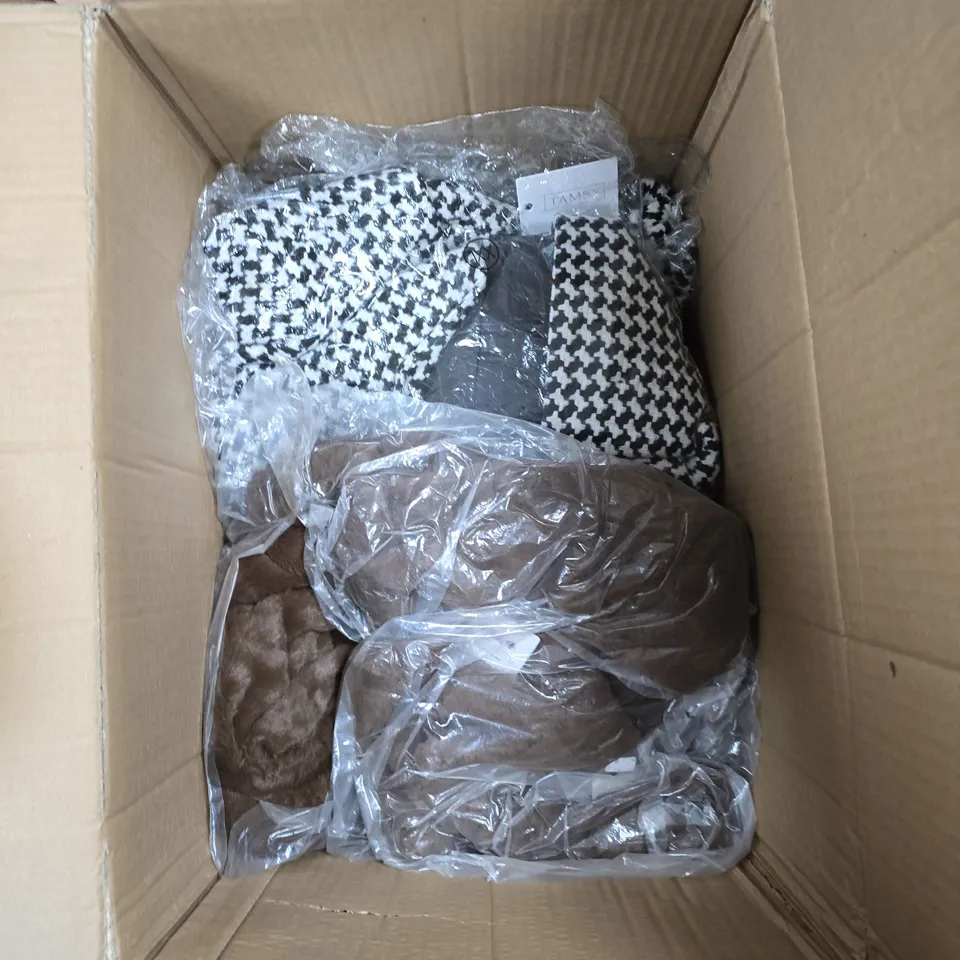 LARGE QUANTITY OF ASSORTED CLOTHING ITEMS IN VARIOUS SIZES  - COLLECTION ONLY