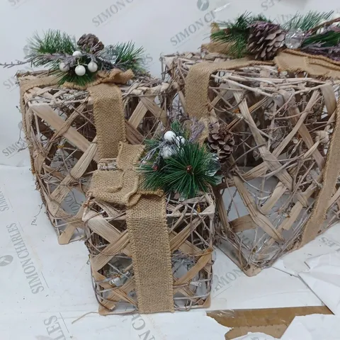SET OF 3 LIT RATTAN GIFT BOXES