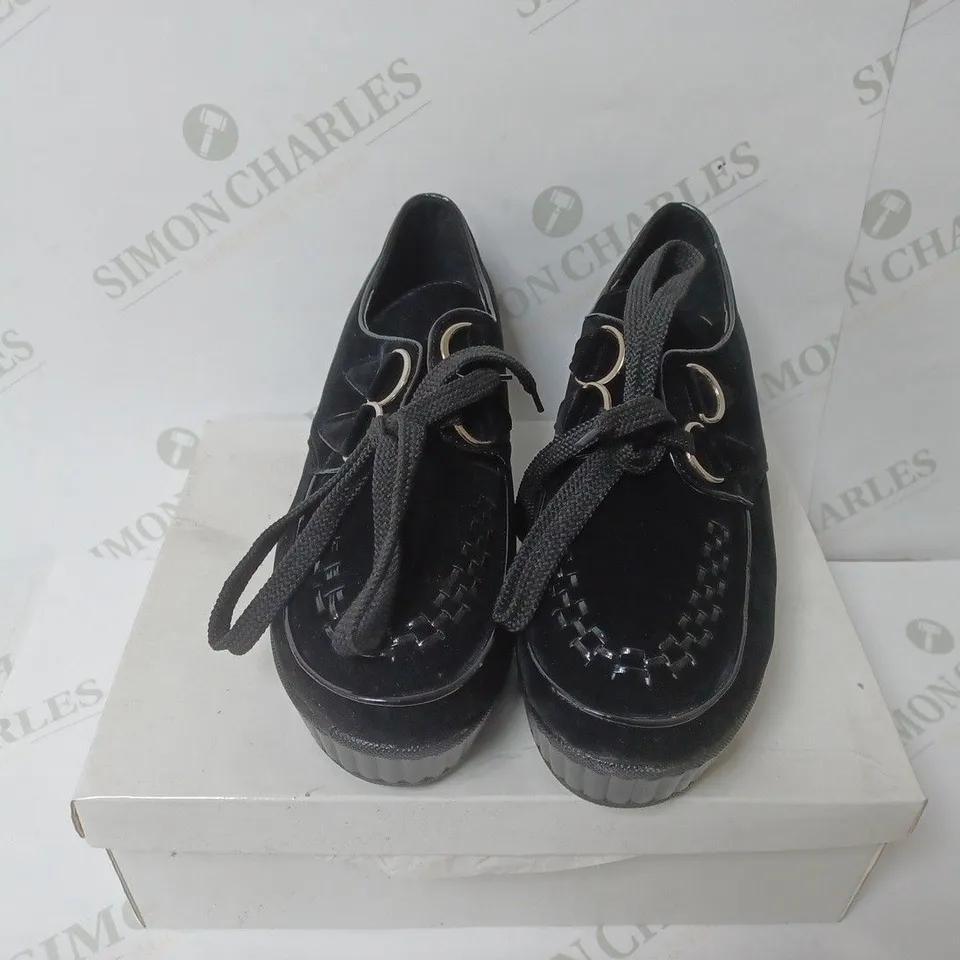 BOXED PAIR OF SKO BY A&B PLATFORM SHOES IN BLACK SUEDE SIZE 38 