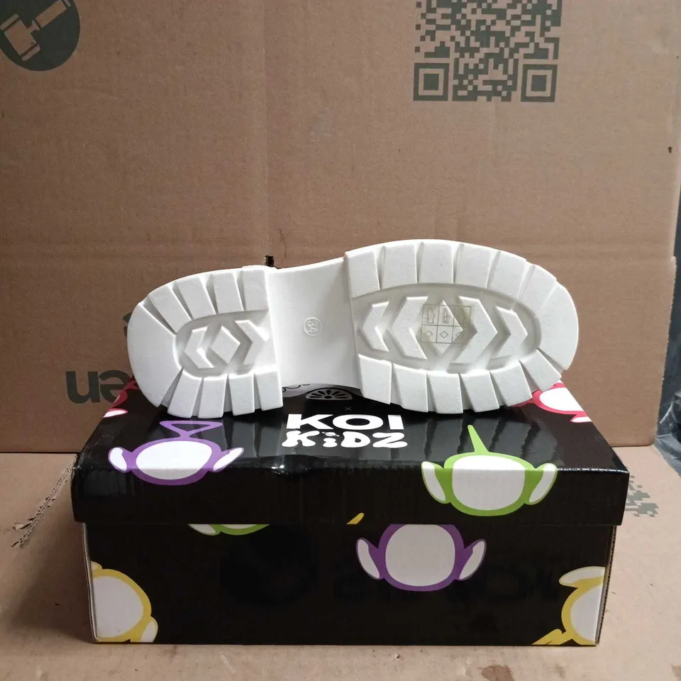 KOI KIDZ TELETUBBIES GLITTER TRUMPETS SANDALS WHITE MULTI SIZE 2