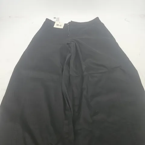 UNIQLO WOMEN'S CURVED ANKLE TROUSERS β S