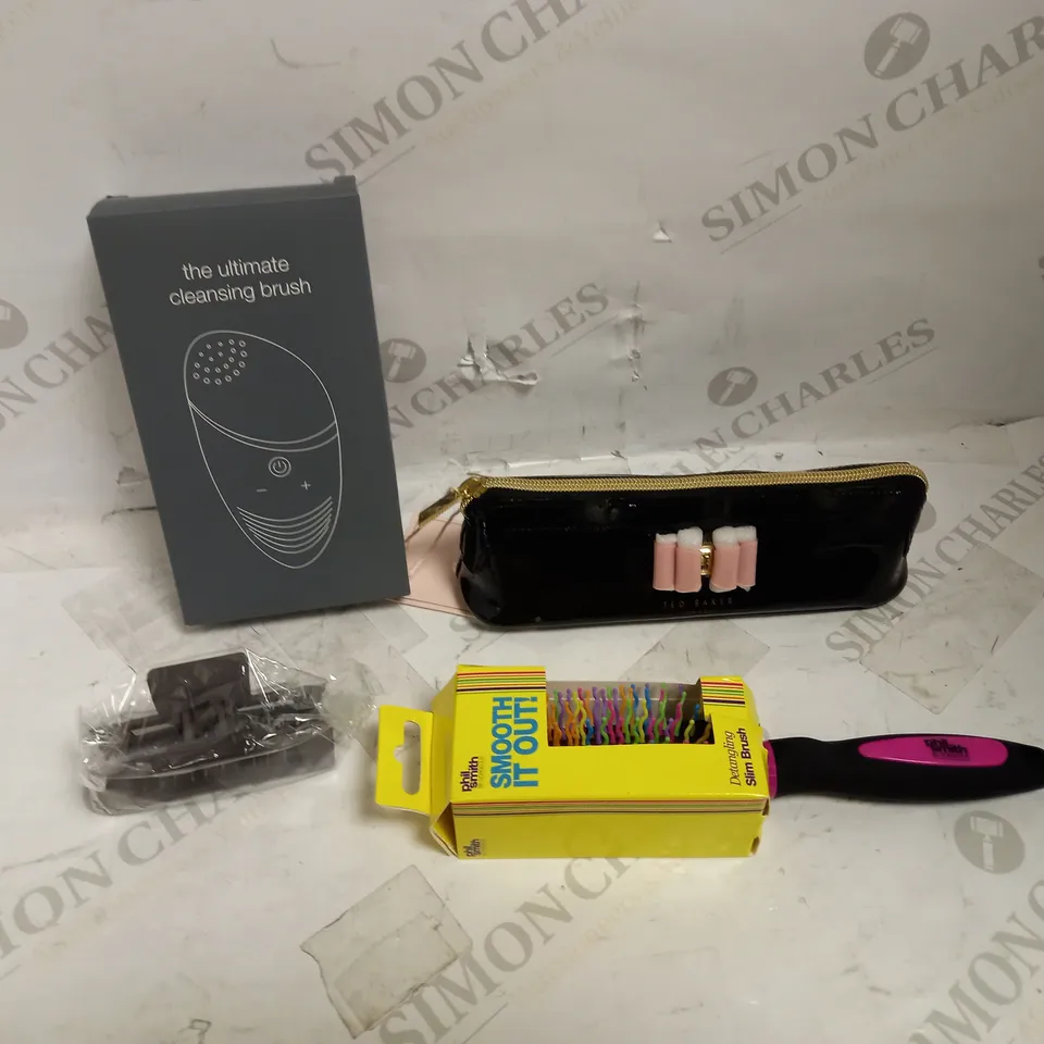 LOT OF APPROXIMATELY 15 ASSORTED HEALTH & BEAUTY ITEMS, TO INCLUDE DERMALOGICA, TED BAKER COSMETIC CASE, DETANGLING BRUSH, ETC
