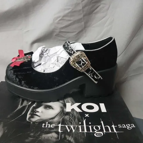 BOXED PAIR OF KOI TWILIGHT SAGA TIRA MARY JANE AND ALEC EDITION IN BLACK SIZE UK 6