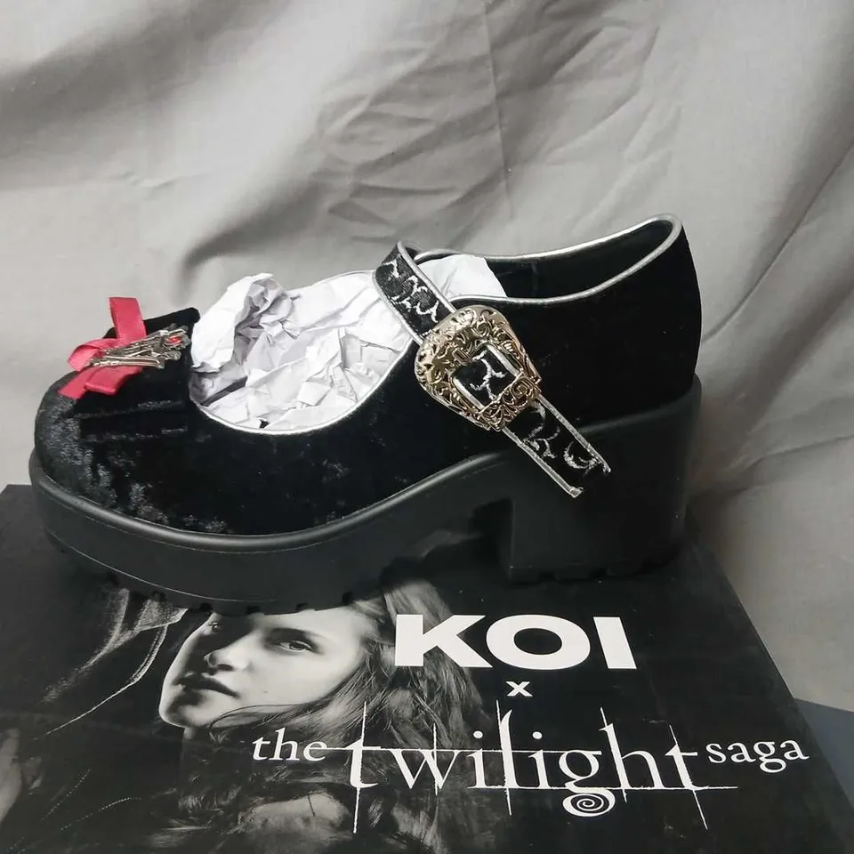 BOXED PAIR OF KOI TWILIGHT SAGA TIRA MARY JANE AND ALEC EDITION IN BLACK SIZE UK 6