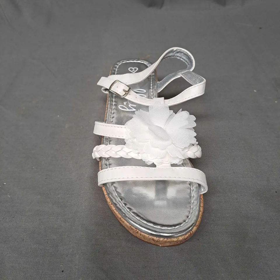 BOX OF APPROXIMATELY 12 PAIRS OF STRAPPY FLORAL SANDALS IN WHITE - VARIOUS SIZES