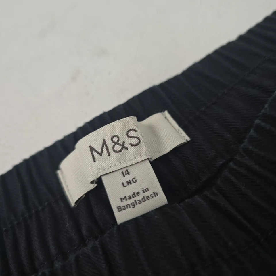 M&S BLACK KNIT-/CARGO-STYLE TROUSERS, UK 14 LONG (14L) MADE IN BANGLADESH