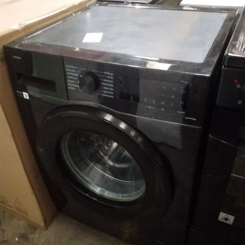 SAMSUNG SERIES 5 FREESTANDING WASHING MACHINE IN BLACK - WW90CGC04DABEU