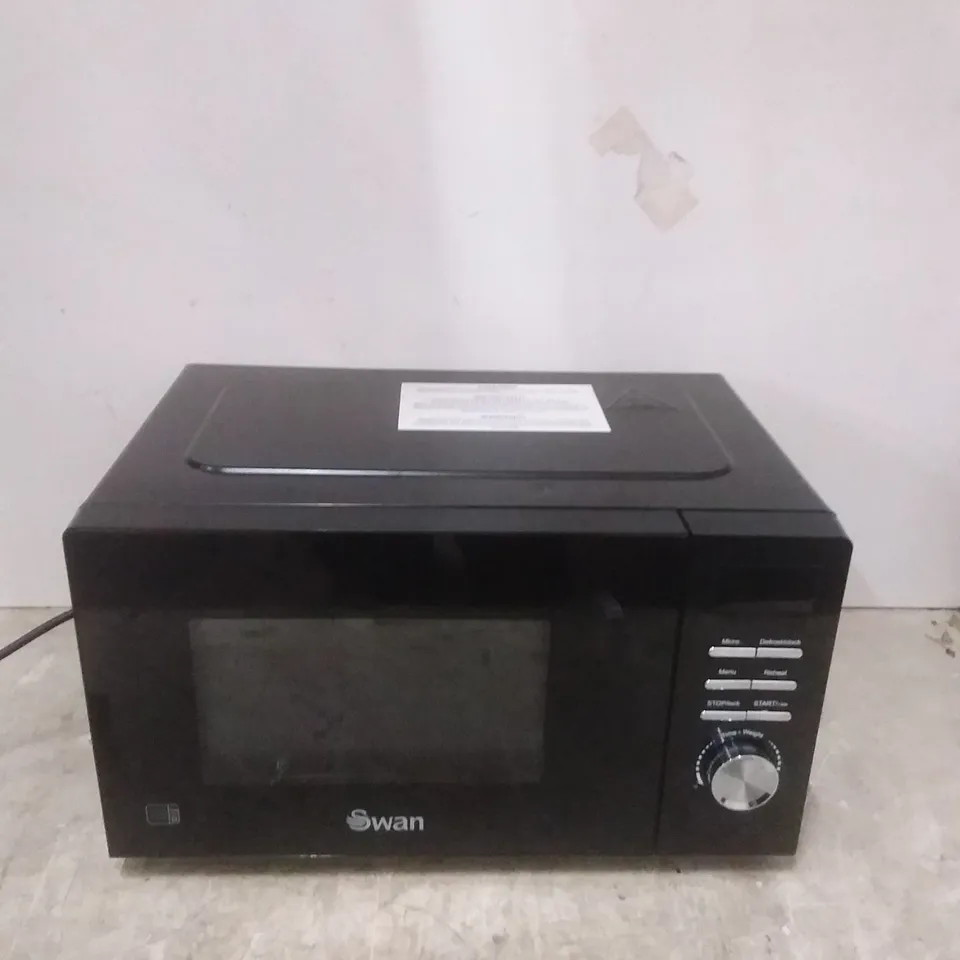 BOXED SWAN 700W MANUAL MICROWAVE - BLACK RRP £64