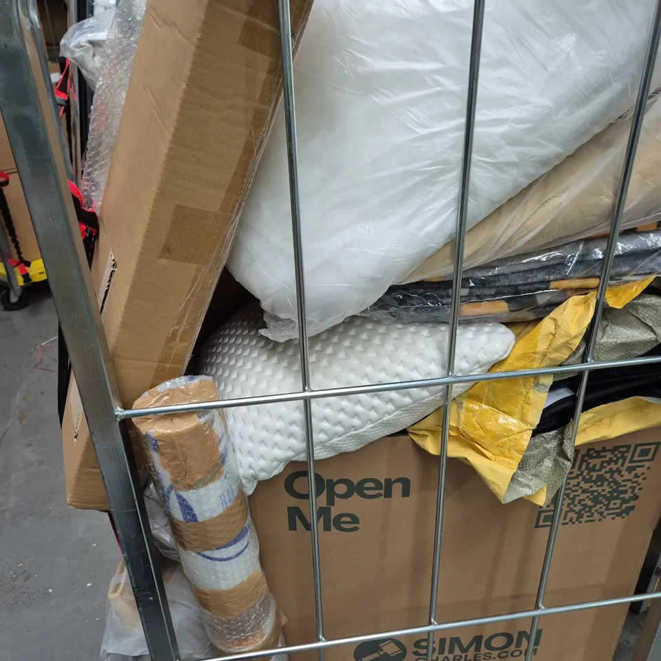 CAGE OF APPROXIMATELY 10 ASSORTED HOUSEHOLD ITEMS TO INCLUDE - UMBRELLA - CAR MATS - POTTY TRAINING SEAT - ETC - COLLECTION ONLY