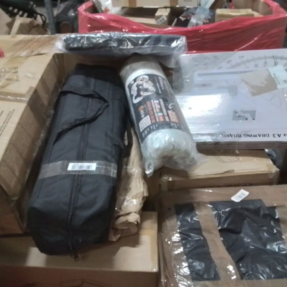 PALLET CONTAINING VARIOUS ASSORTED BOXED HOUSEHOLD ITEMS TO INCLUDE: CAT LITTER BOX, A3 DRAWING BOARD,  PET BED, PLAYPEN AND LOTS MORE UNMARKED BOXED ITEMS 