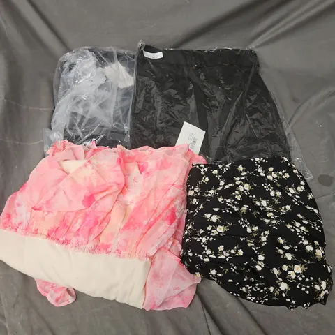 APPROXIMATELY 20 ASSORTED CLOTHING ITEMS IN VARIOUS STYLES AND SIZES 