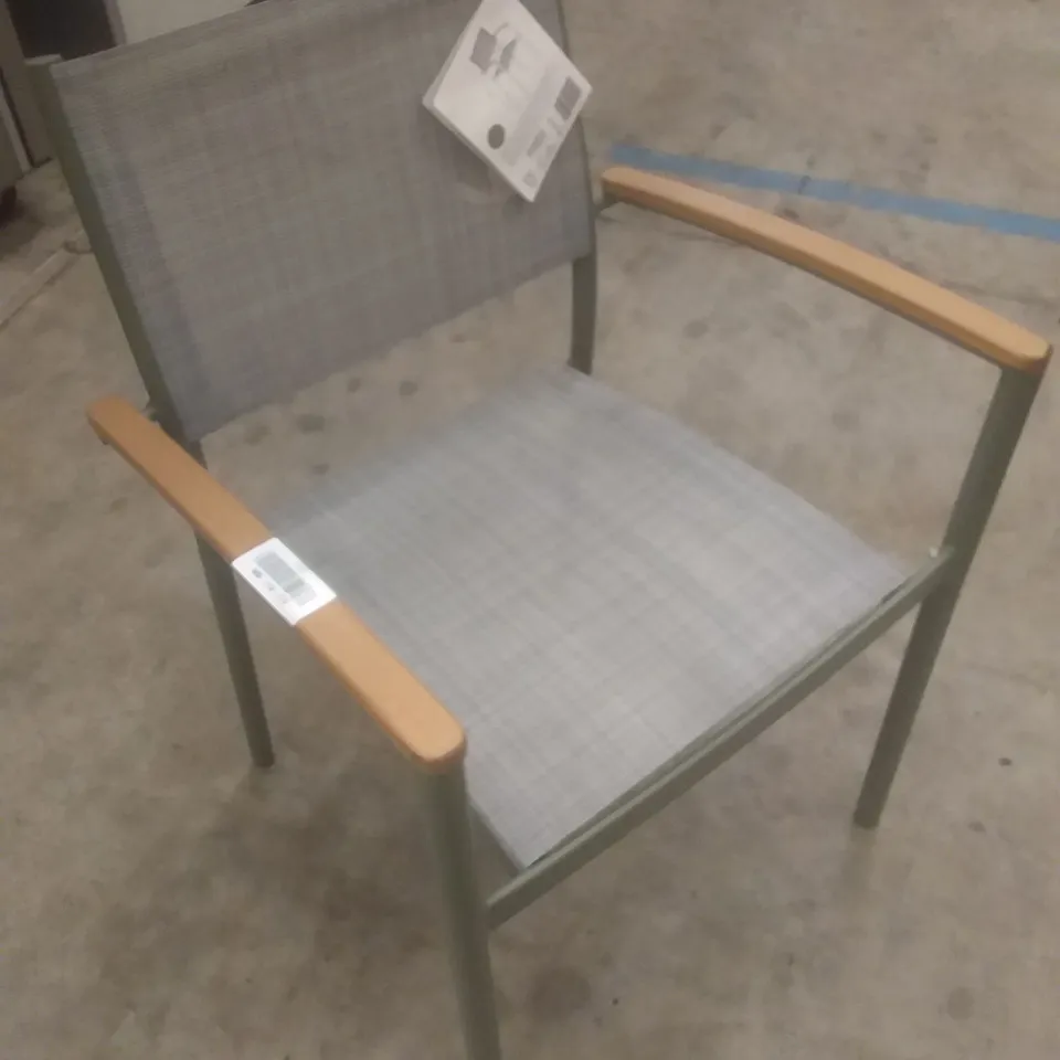 AKOA ALUMINIUM ARMCHAIR WITH WOODEN ARMRESTS