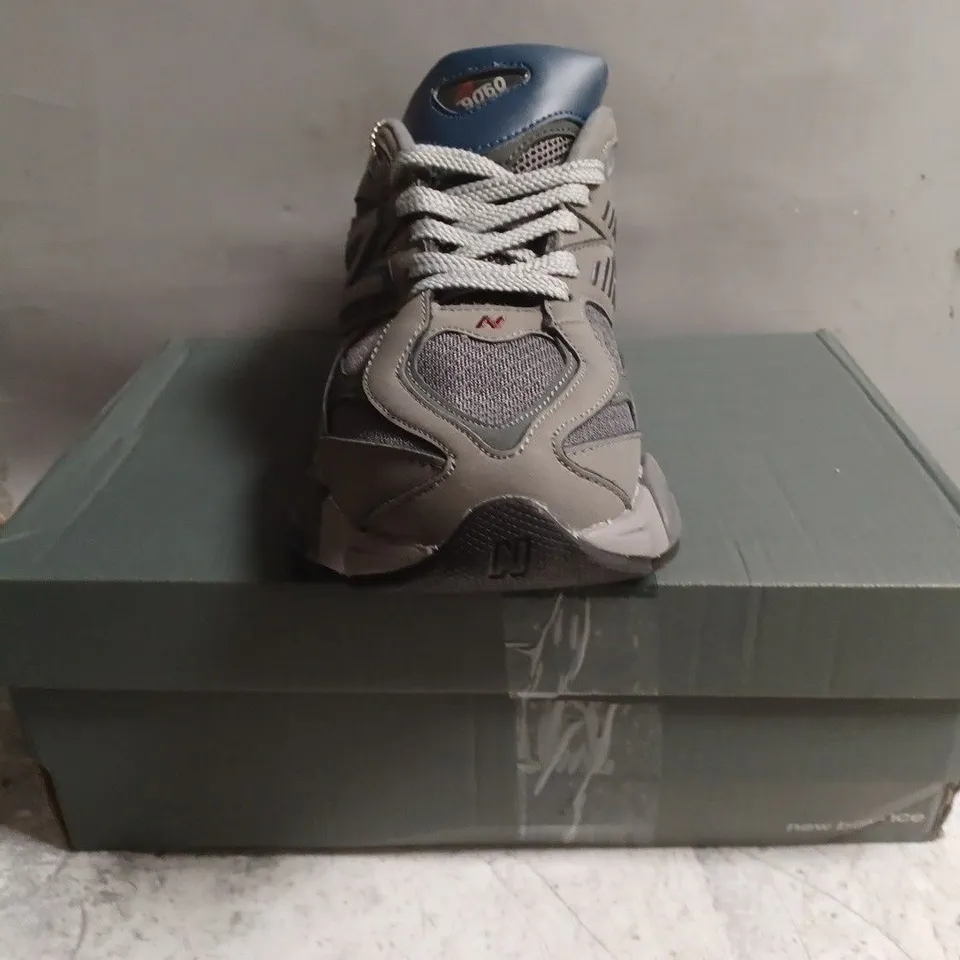 BOXED PAIR OF NEW BALANCE 9060 TRAINERS IN GREY SIZE UK 8