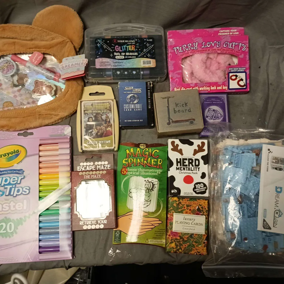 ASSORTED CHILDREN'S TOYS, GAMES & ARTS & CRAFTS ITEMS – MIXED LOT