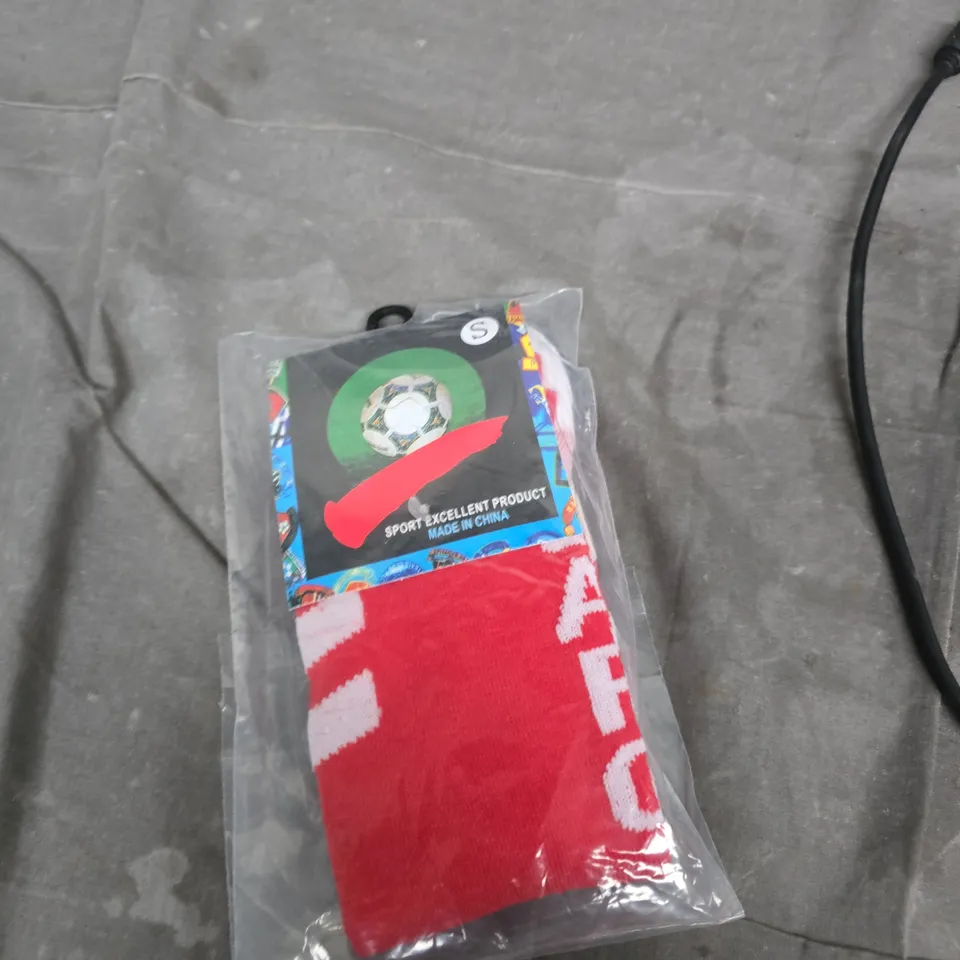 SUNDERLAND AFC FULL KIT – HUMMEL, XHAKA 34 PRINT, RED & WHITE STRIPES – MEN’S