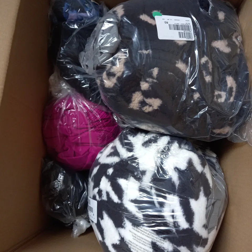 BOX OF APPROXIMATELY 12 CLOTHING ITEMS TO INCLUDE TROUSERS, CARDIGAN, JUMPER ETC
