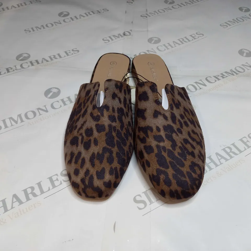 KASARA LEOPARD MULE SHOES IN BROWN SIZE 5