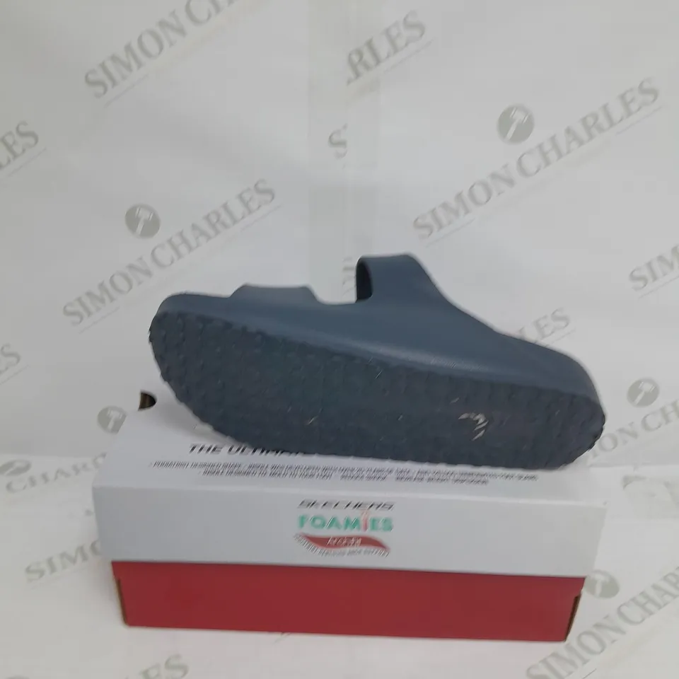 SKECHERS ARCH FIT FOAMIES SLIDE SANDAL SIZE 3