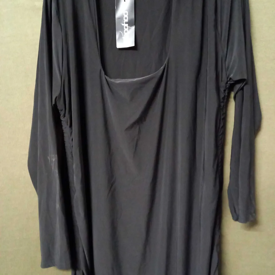 BOOHOO PLUS DOUBLE SLINKY RUCHED TIE BODYCON DRESS IN BLACK - SIZE 26